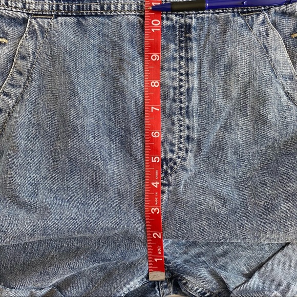 SOLD - (WO) Oversized Overall Shorts - Picture 7 of 8